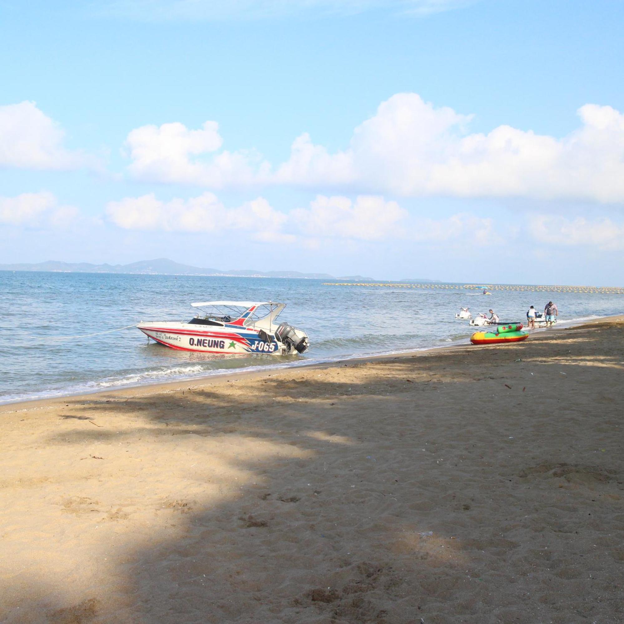 Spa Guest House Pantai Jomtien Luaran gambar